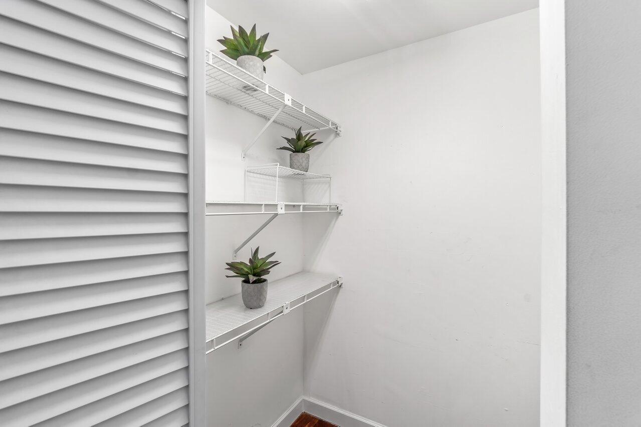 HUNTINGTON LAKES SEC FIVE CONDOS - Residential