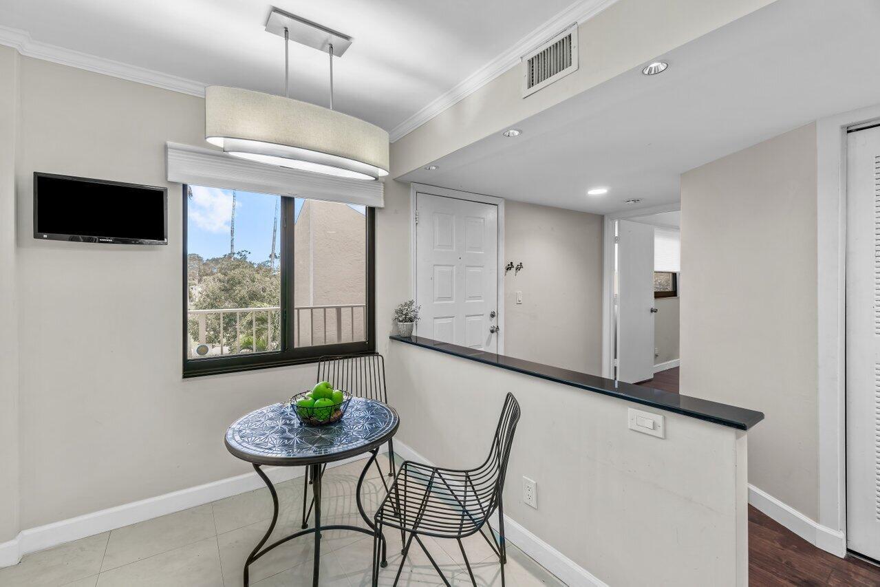 HUNTINGTON LAKES SEC FIVE CONDOS - Residential