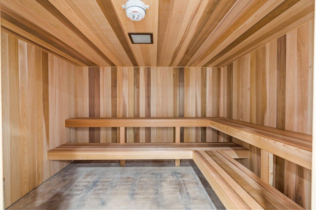 HUNTINGTON LAKES SEC FIVE CONDOS - Residential