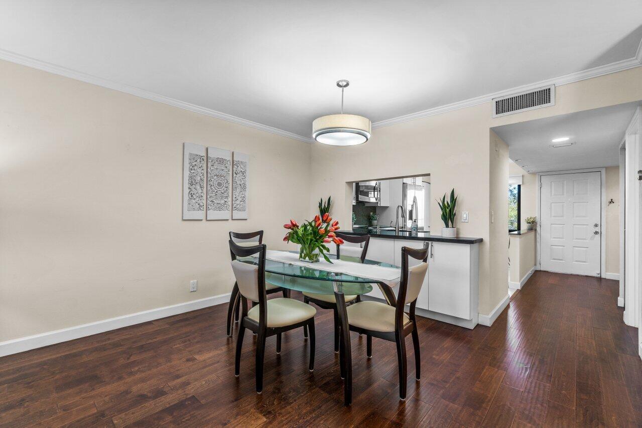 HUNTINGTON LAKES SEC FIVE CONDOS - Residential