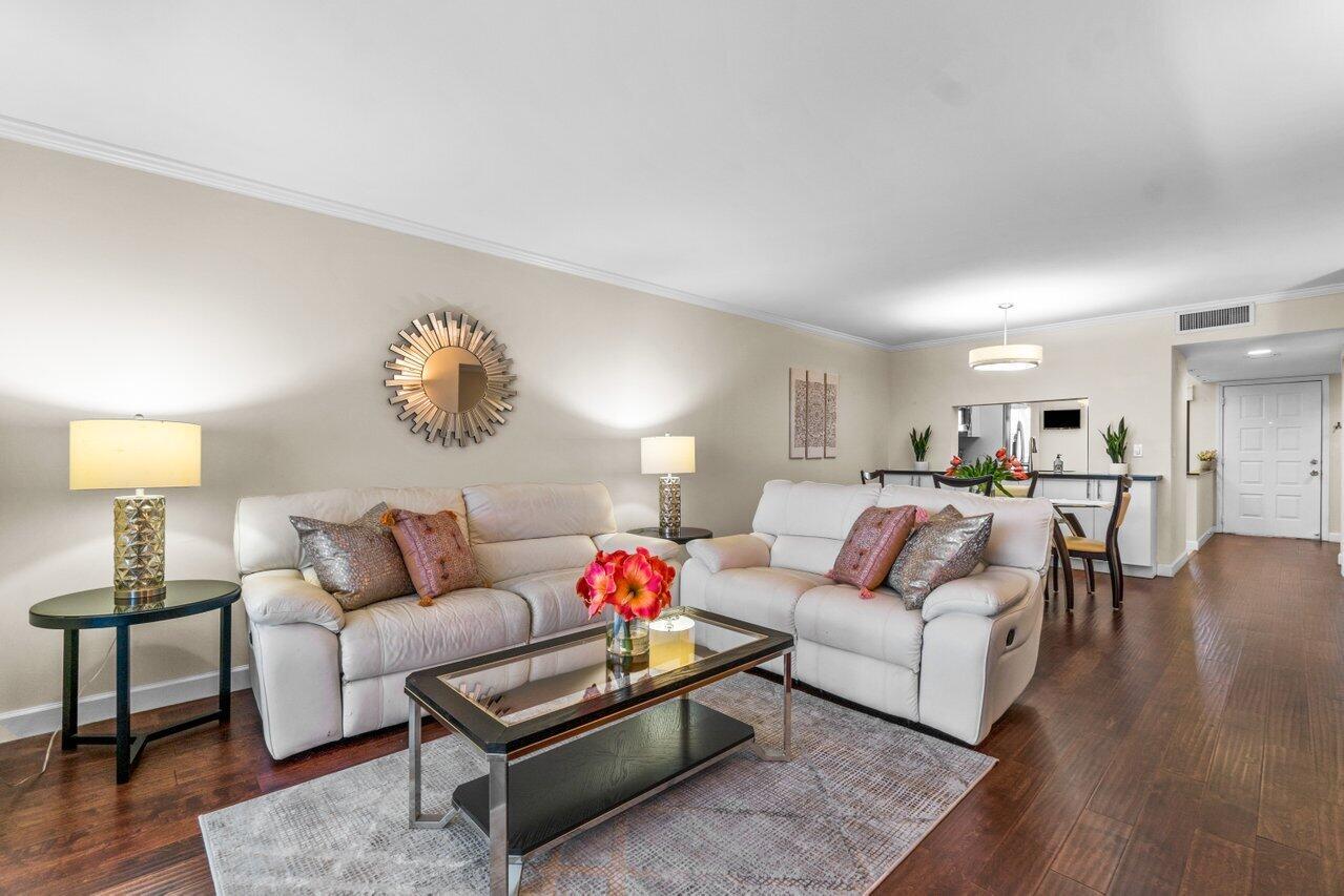 HUNTINGTON LAKES SEC FIVE CONDOS - Residential