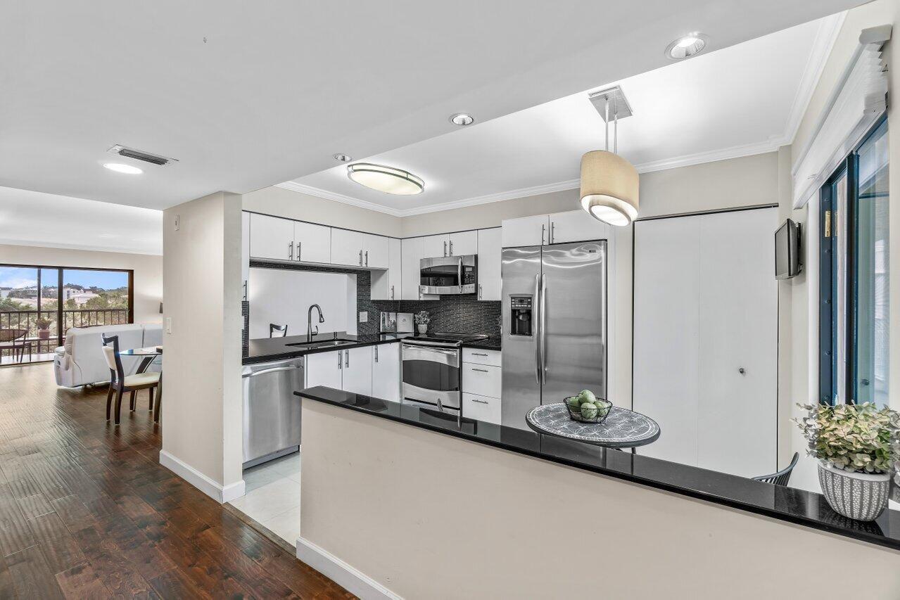 HUNTINGTON LAKES SEC FIVE CONDOS - Residential