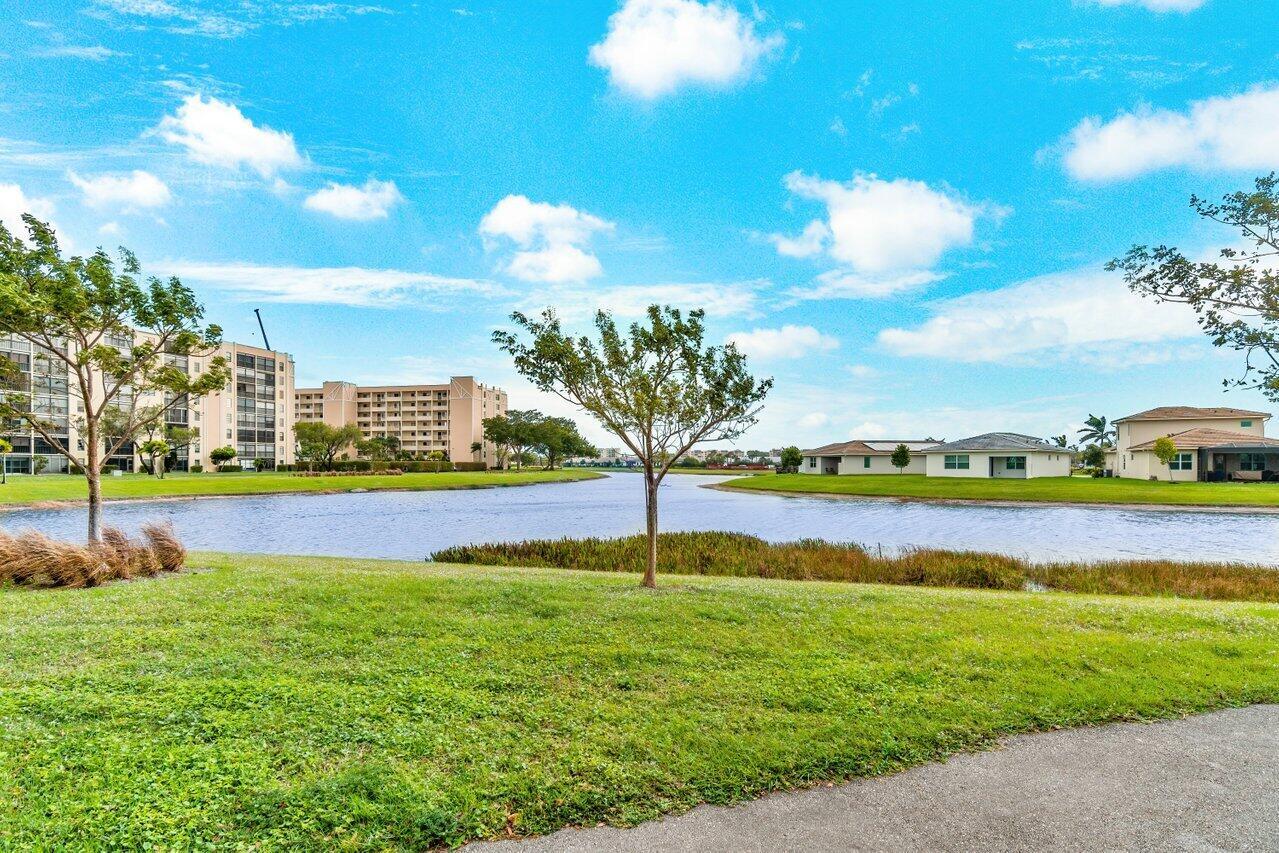 HUNTINGTON LAKES SEC FIVE CONDOS - Residential