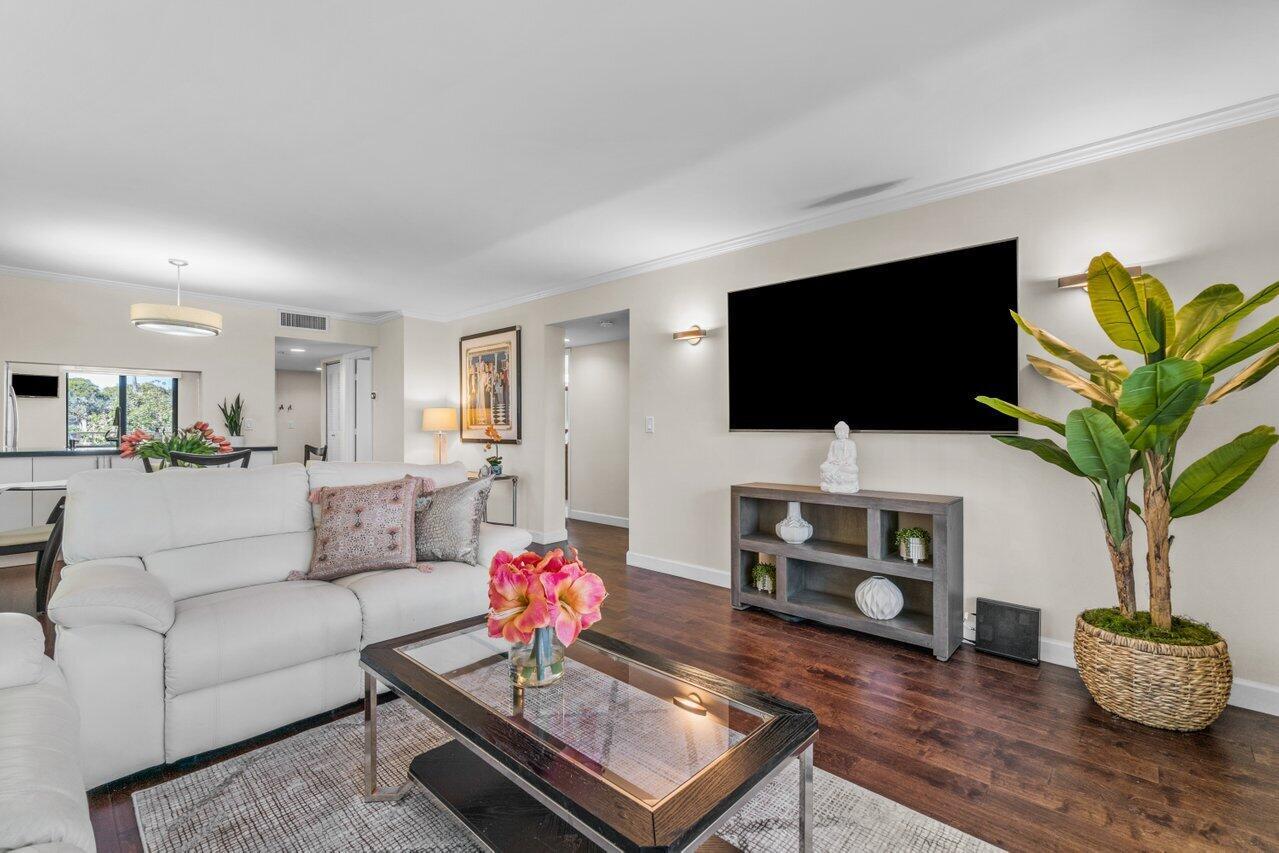 HUNTINGTON LAKES SEC FIVE CONDOS - Residential