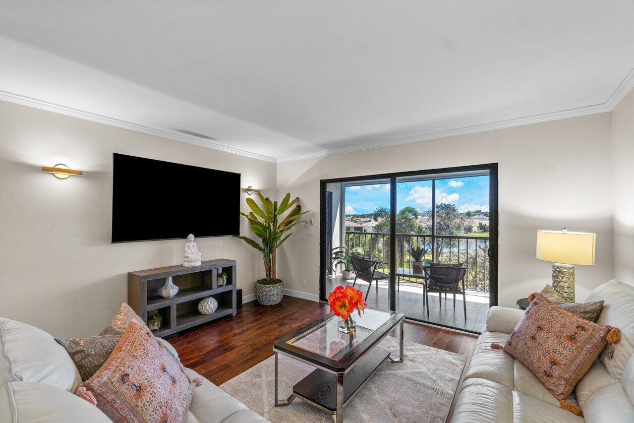 HUNTINGTON LAKES SEC FIVE CONDOS - Residential