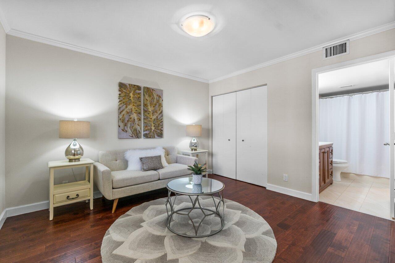 HUNTINGTON LAKES SEC FIVE CONDOS - Residential