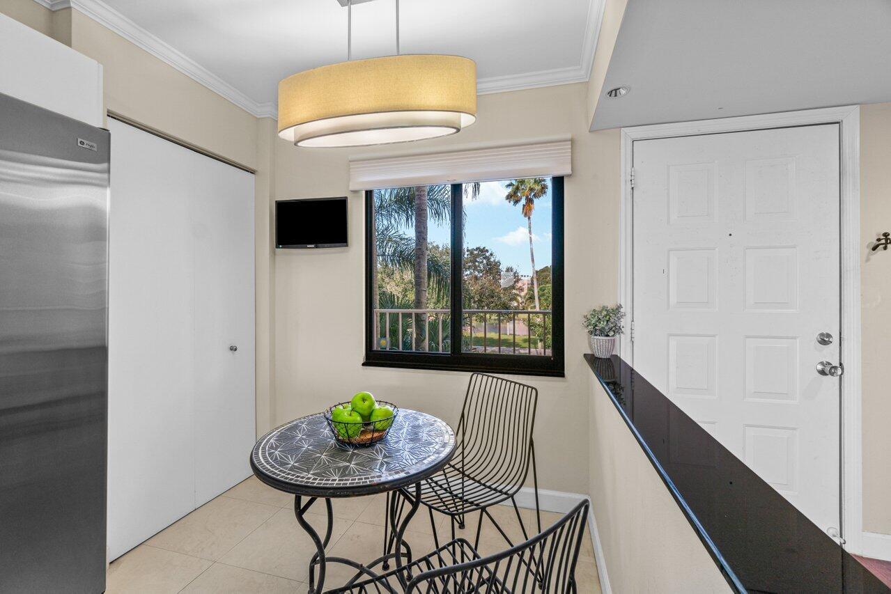 HUNTINGTON LAKES SEC FIVE CONDOS - Residential