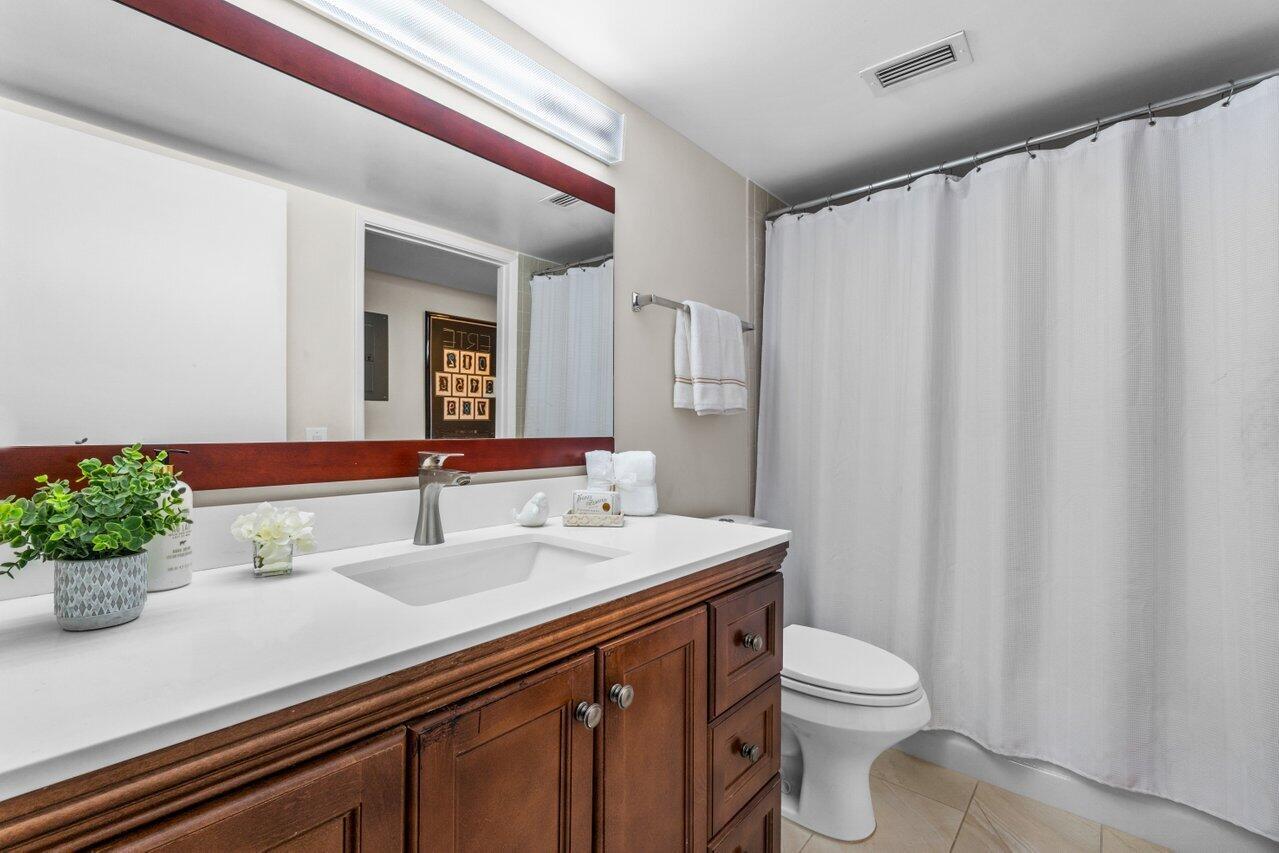 HUNTINGTON LAKES SEC FIVE CONDOS - Residential