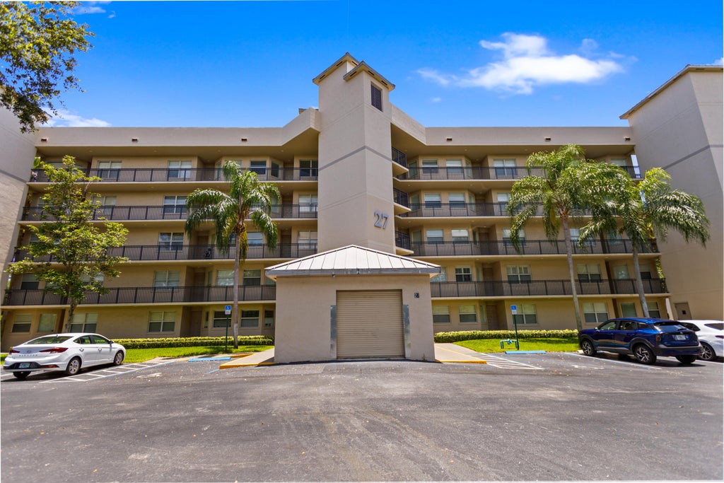 Photo of 27 Royal Palm Way #503, Boca Raton, FL 33432 (MLS # B26040479)