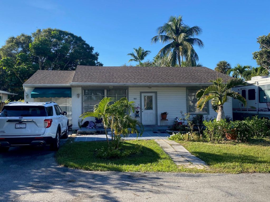 Photo of 358 Center Street, Jupiter, FL 33458 (MLS # R10930001)