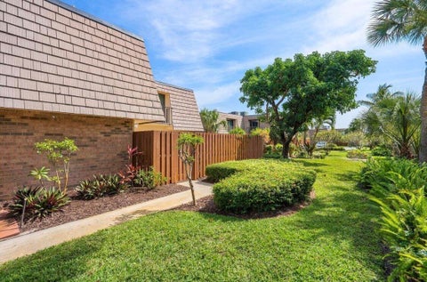 Photo of 135 Ocean Cove Drive, Jupiter, FL 33477 (MLS # B26059258)
