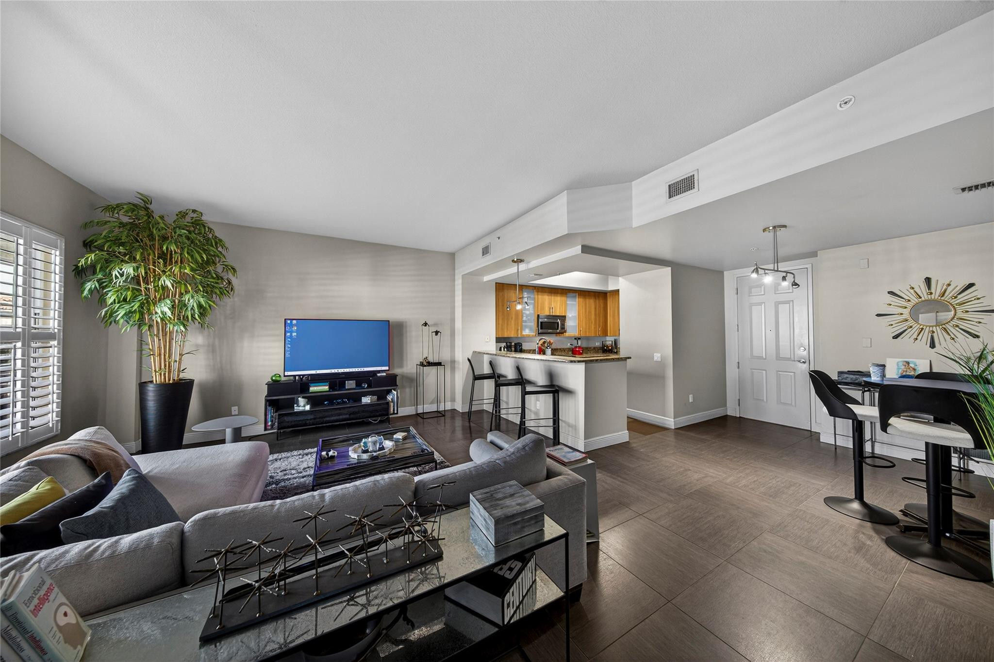 2633 NE 14th Avenue 111