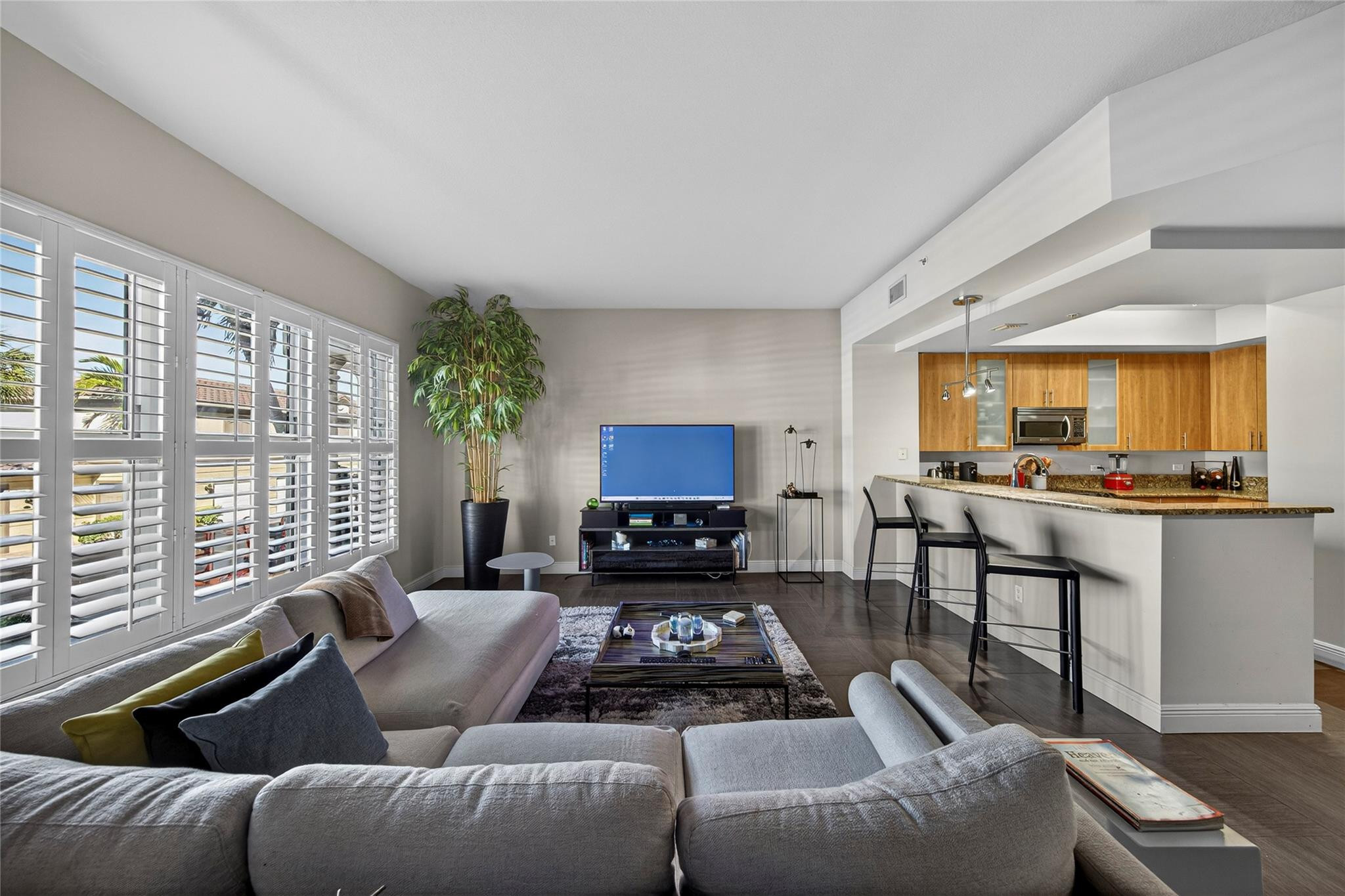 2633 NE 14th Avenue 111