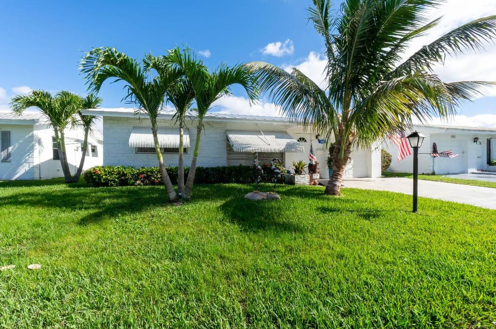 Photo of 124 SW 14th Street, Boynton Beach, FL 33426 (MLS # R11151833)