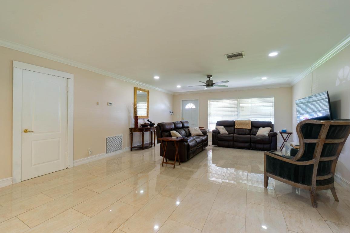 PALM BEACH LEISUREVILLE SEC 2 - Residential