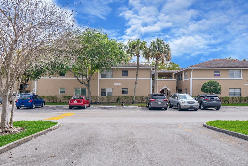 Photo of 10200 Twin Lakes Dr #14G, Coral Springs, FL 33071 (MLS # F10428301)