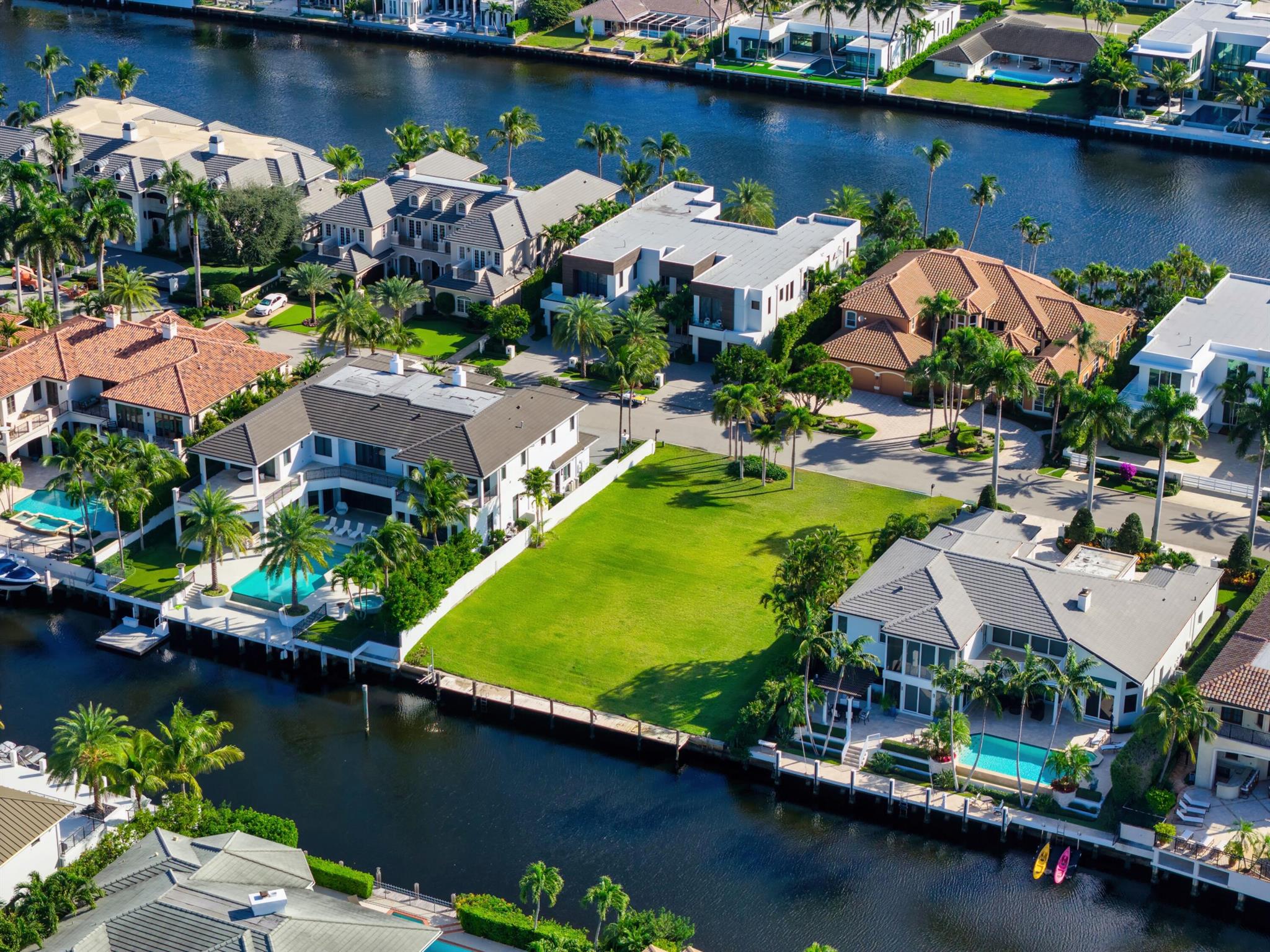 ROYAL PALM YACHT & COUNTR - Land