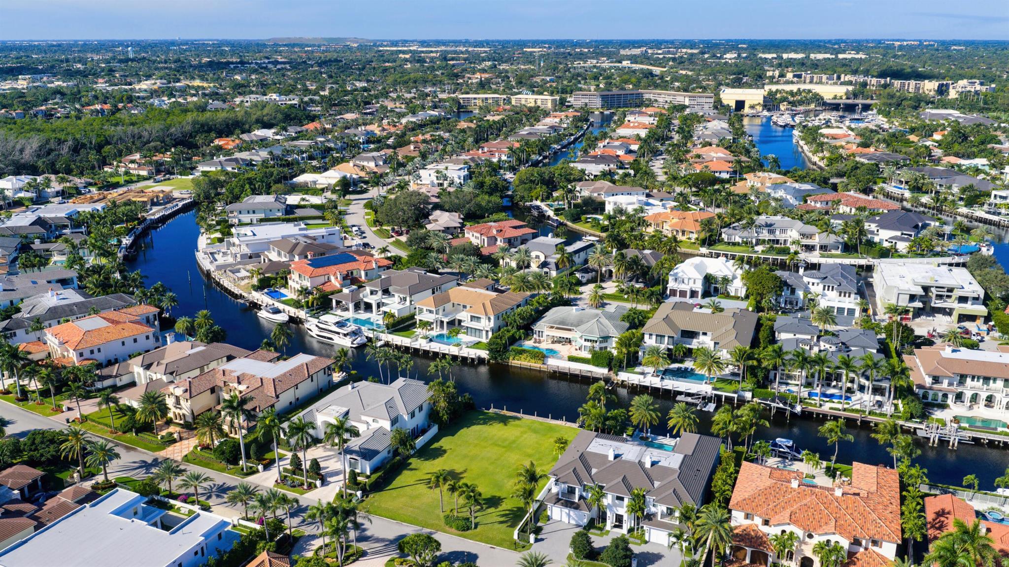 ROYAL PALM YACHT & COUNTR - Land