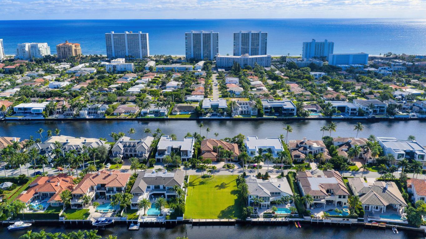 ROYAL PALM YACHT & COUNTRY CLUB - Land