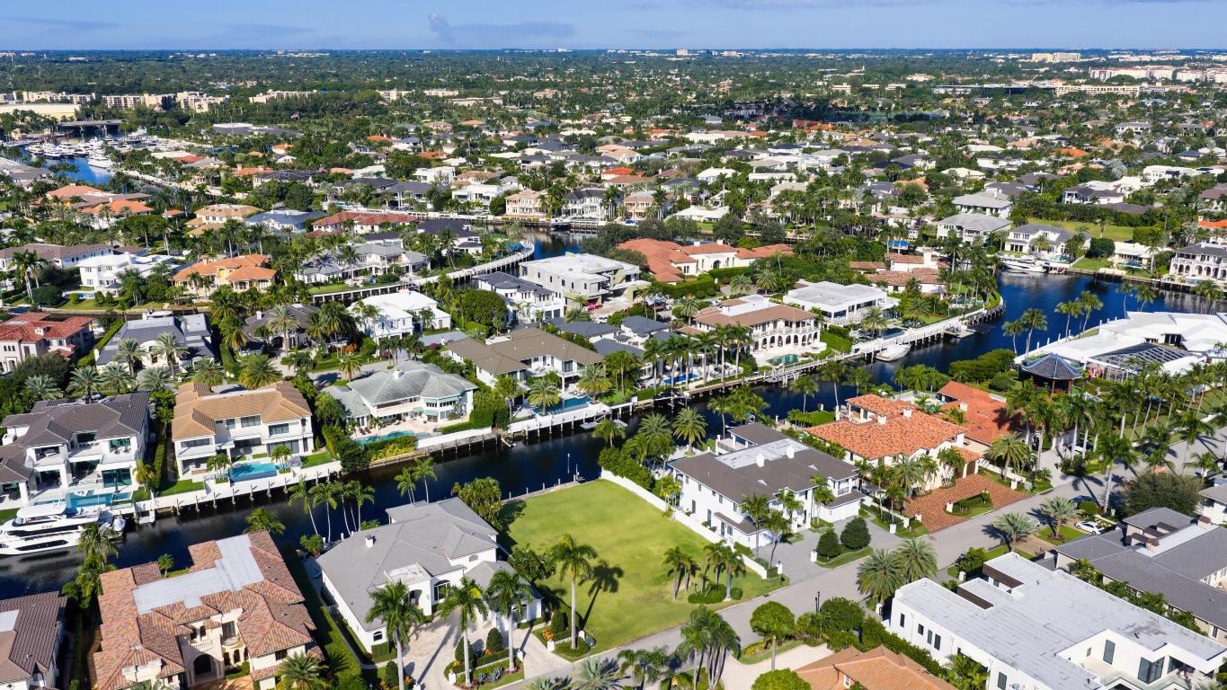 ROYAL PALM YACHT & COUNTRY CLUB - Land