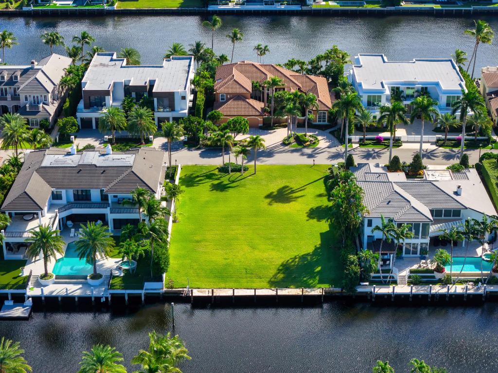 ROYAL PALM YACHT & COUNTRY CLUB - Land
