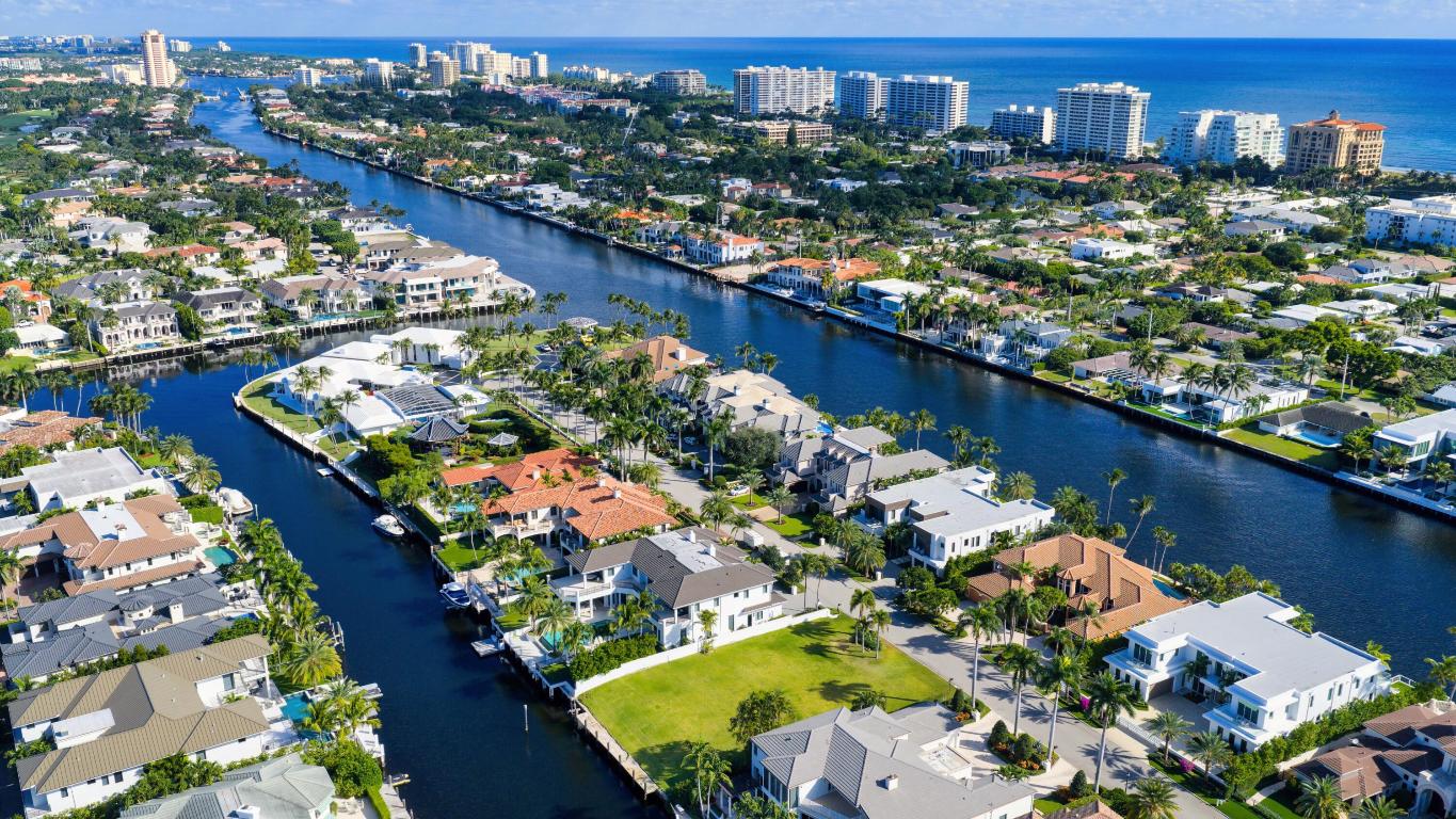 ROYAL PALM YACHT & COUNTRY CLUB - Land