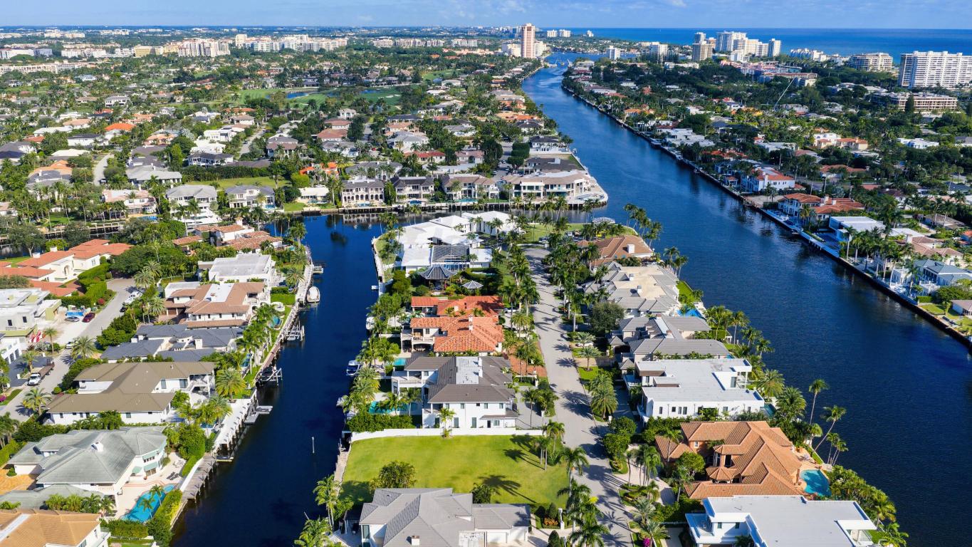 ROYAL PALM YACHT & COUNTRY CLUB - Land