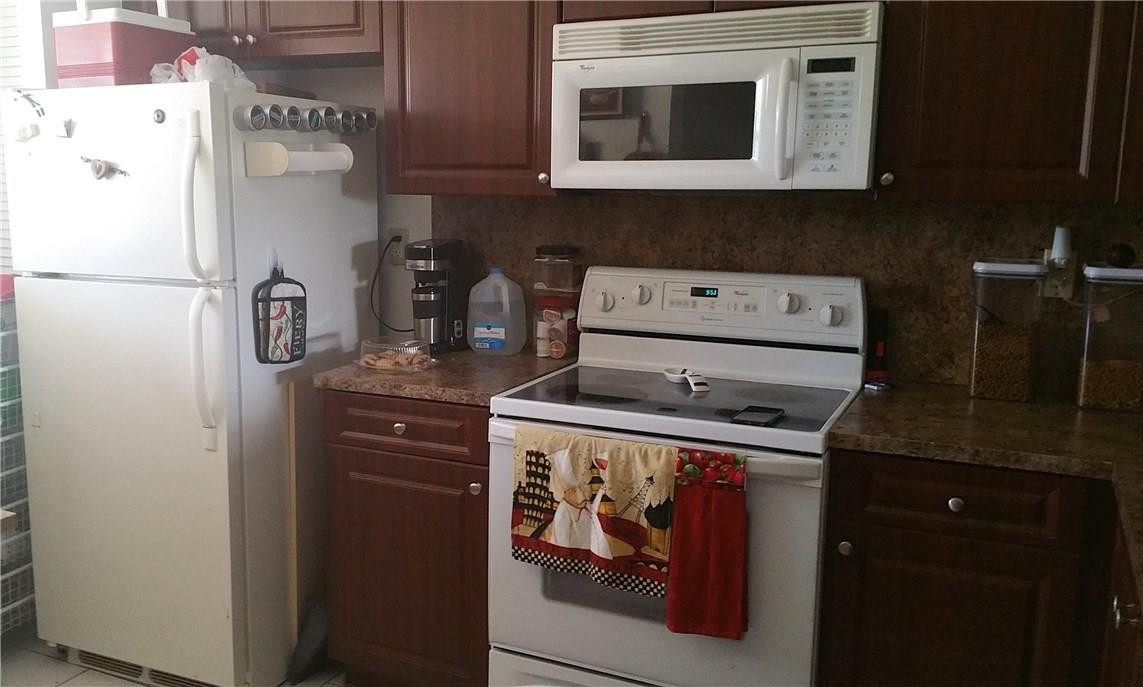 Island Club at Coral Spri - Residential