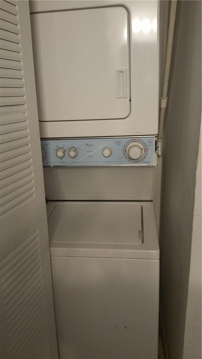 Island Club at Coral Spri - Residential