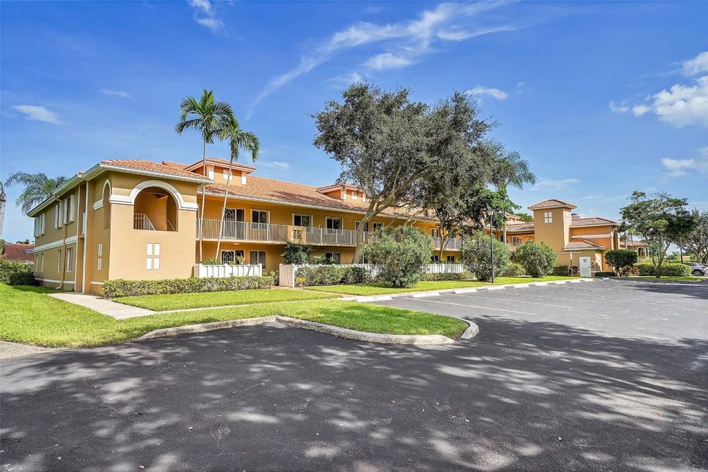Photo of 5876 Regal Glen Drive #201, Boynton Beach, FL 33437 (MLS # F10542837)
