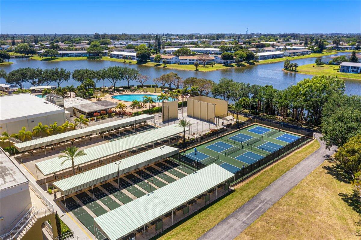 CAMBRIDGE CONDO - Residential