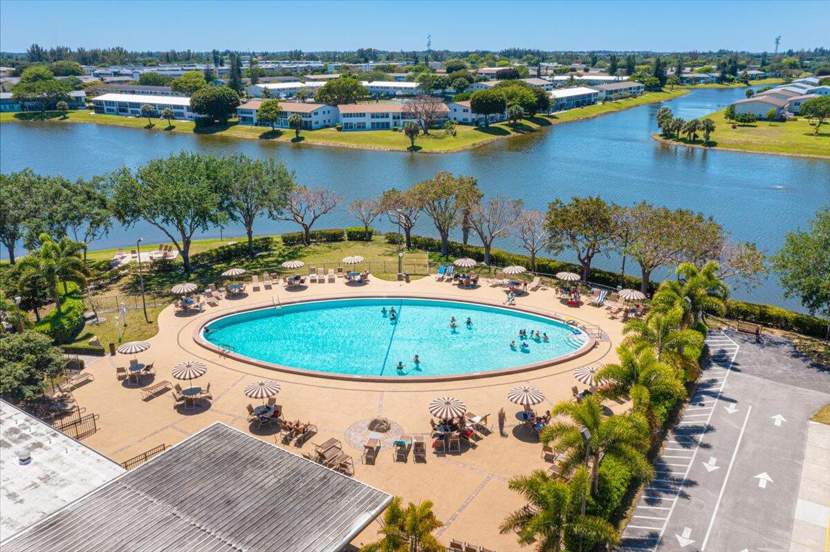 CAMBRIDGE CONDO - Residential