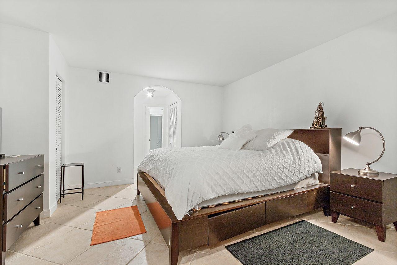 PALM BEACH WINDEMERE COND - Residential Lease