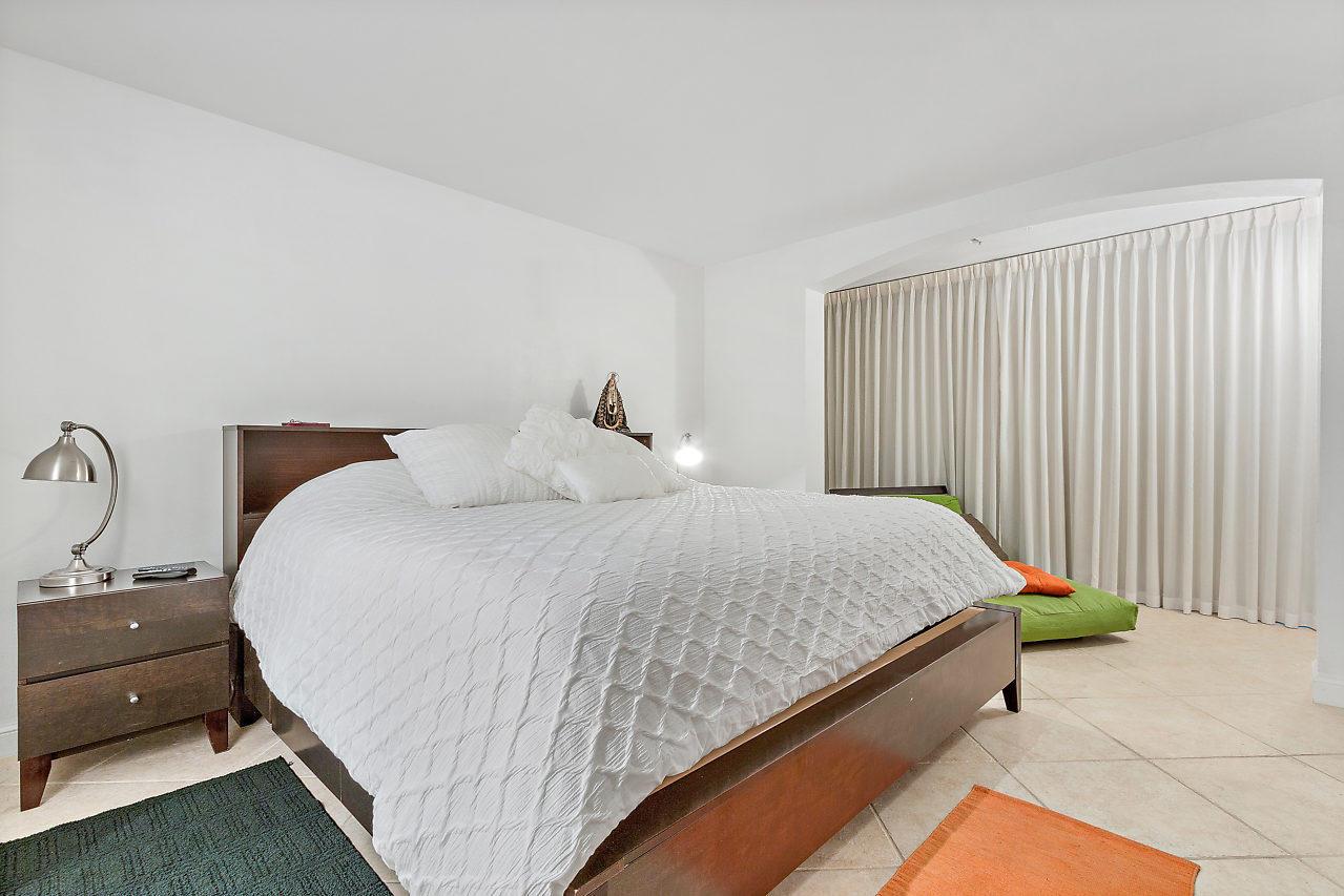 PALM BEACH WINDEMERE COND - Residential Lease