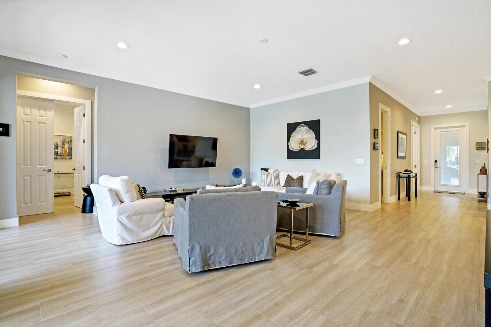 EQUESTRIAN CLUB ESTATES 3 - Residential Lease