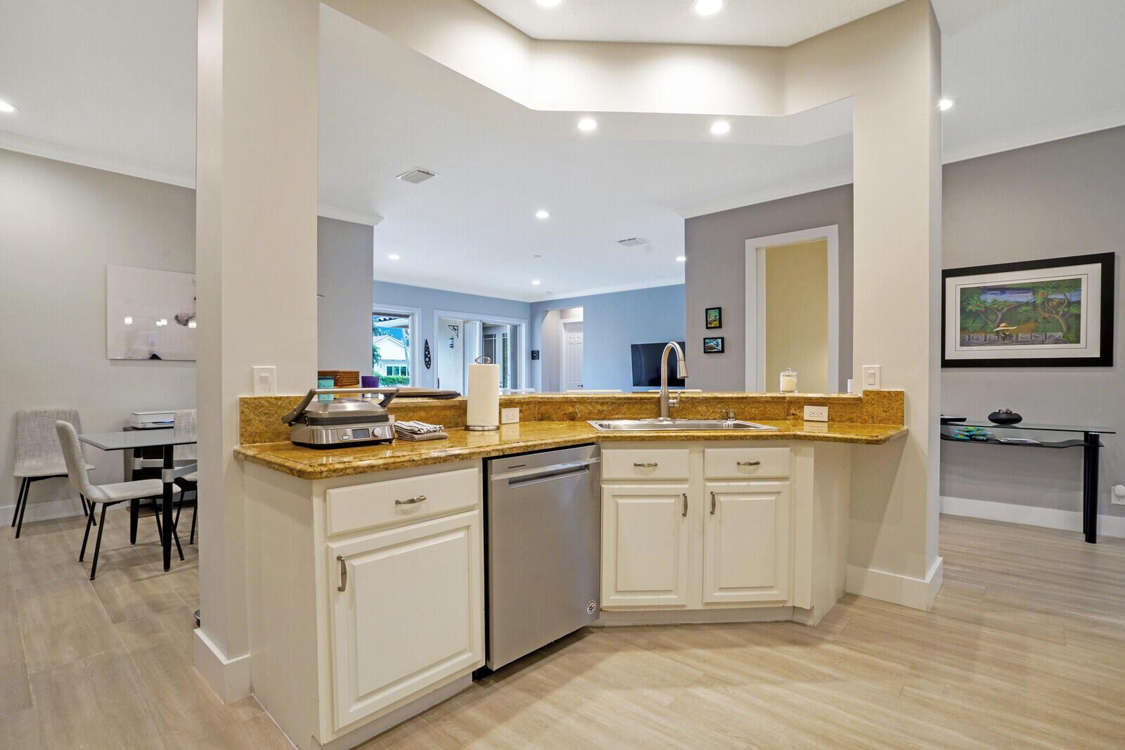 EQUESTRIAN CLUB ESTATES 3 - Residential Lease