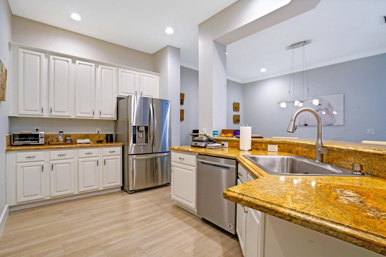 EQUESTRIAN CLUB ESTATES 3 - Residential Lease