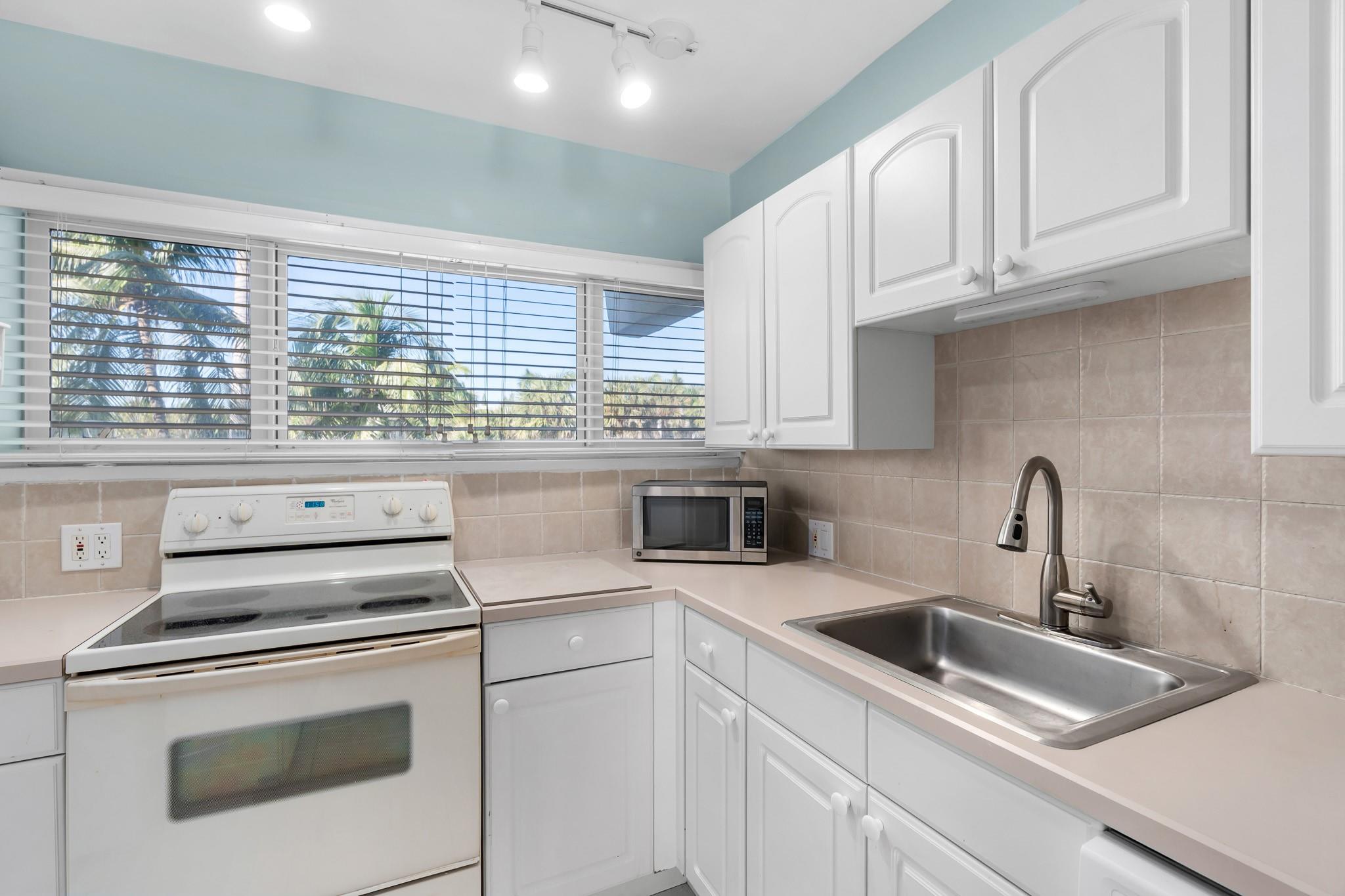 COVE BEACH CLUB - Residential