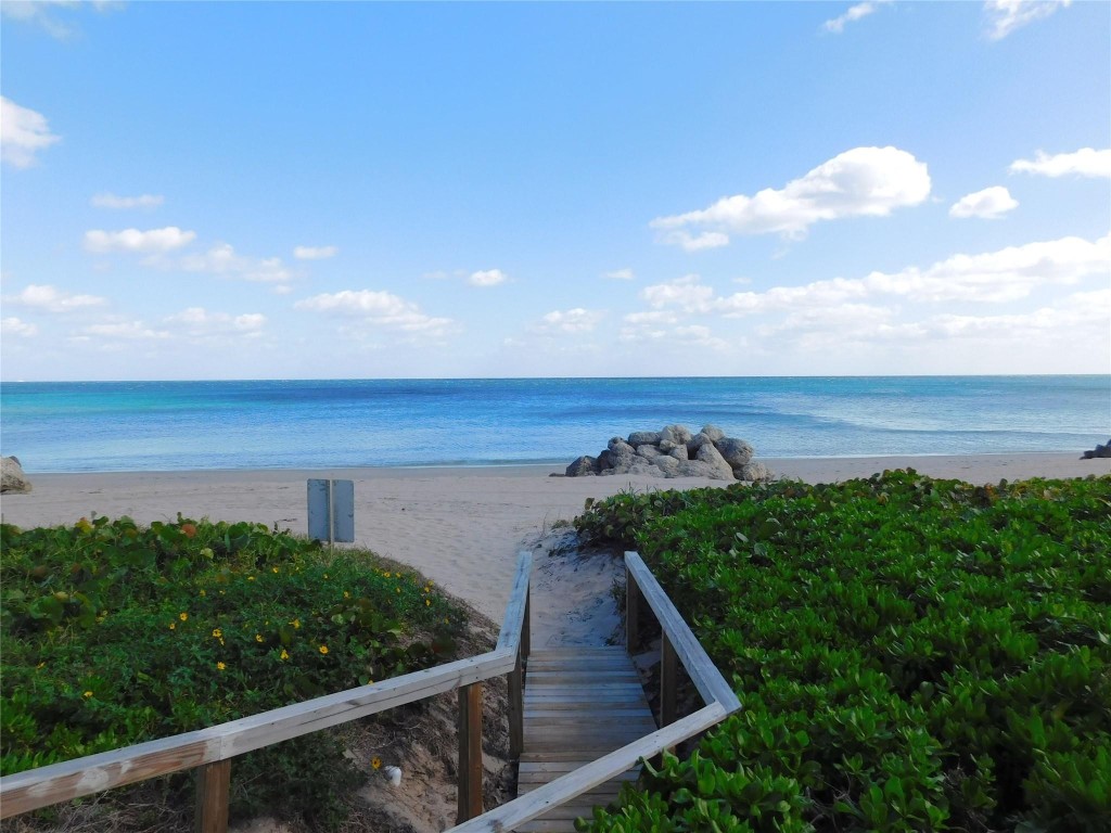 COVE BEACH CLUB - Residential