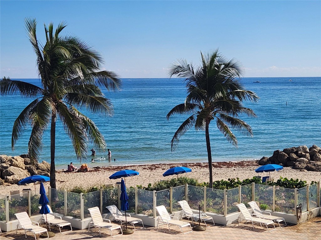 COVE BEACH CLUB - Residential