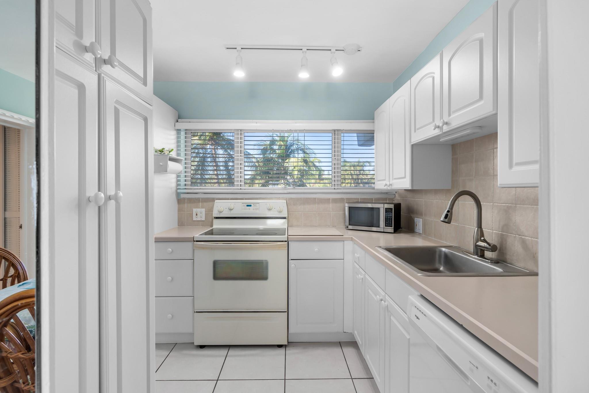 COVE BEACH CLUB - Residential