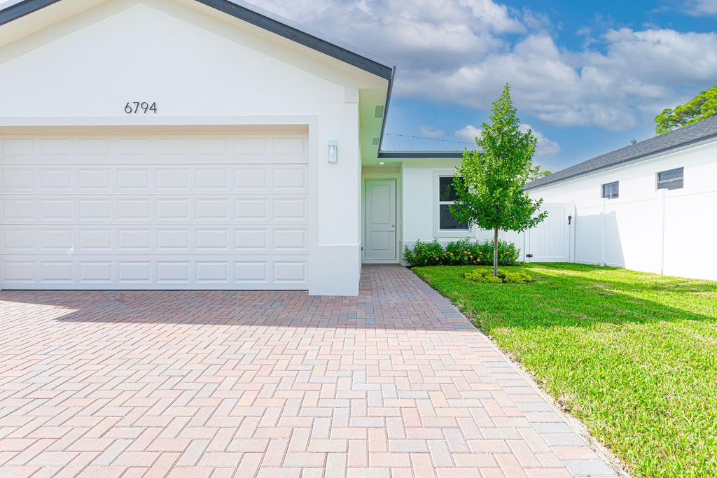 Photo of 6794 3rd Street, Jupiter, FL 33458 (MLS # R11122681)