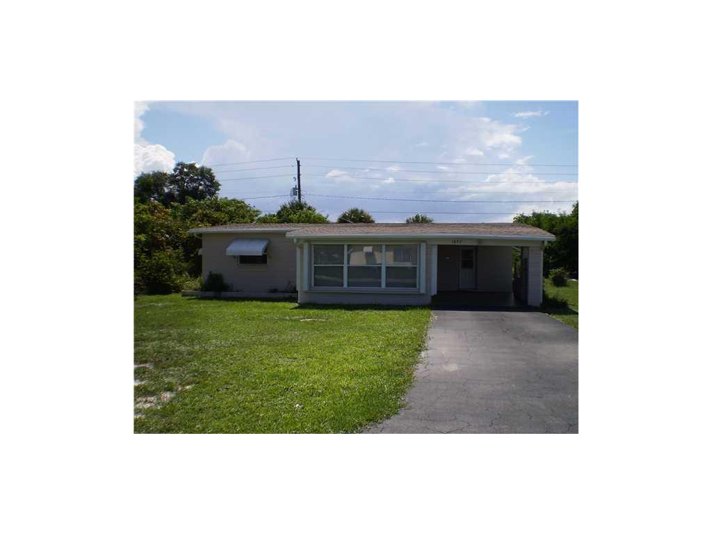 Fully Furnished! Rented December 2017-April 30 2018. Comfortable, neat & clean Cozy 2 Bedroom, 1 full Bath cottage with carport and good size back yard. A quick bike ride to Indian Riverside Park for boating, kayaking, canoeing, fishing or sunning in the interactive fountain. Great walking paths, and a short drive to the Intracoastal and the many beaches along the Atlantic Ocean! Just bring some personal items and relax on the front porch with your lemonade or favorite beverage! Close to beaches, fishing, Shopping, restaurants and bars. Enjoy Jammin Jensen every Thursday evening. Pets at owners discretion. Cable tv, Internet and Lawn Maintenance included! Available August 2017. Seasonal $1400.00 (4 month Min) or $1300 per month over 6 months. Tenant pay electric, water and sewer