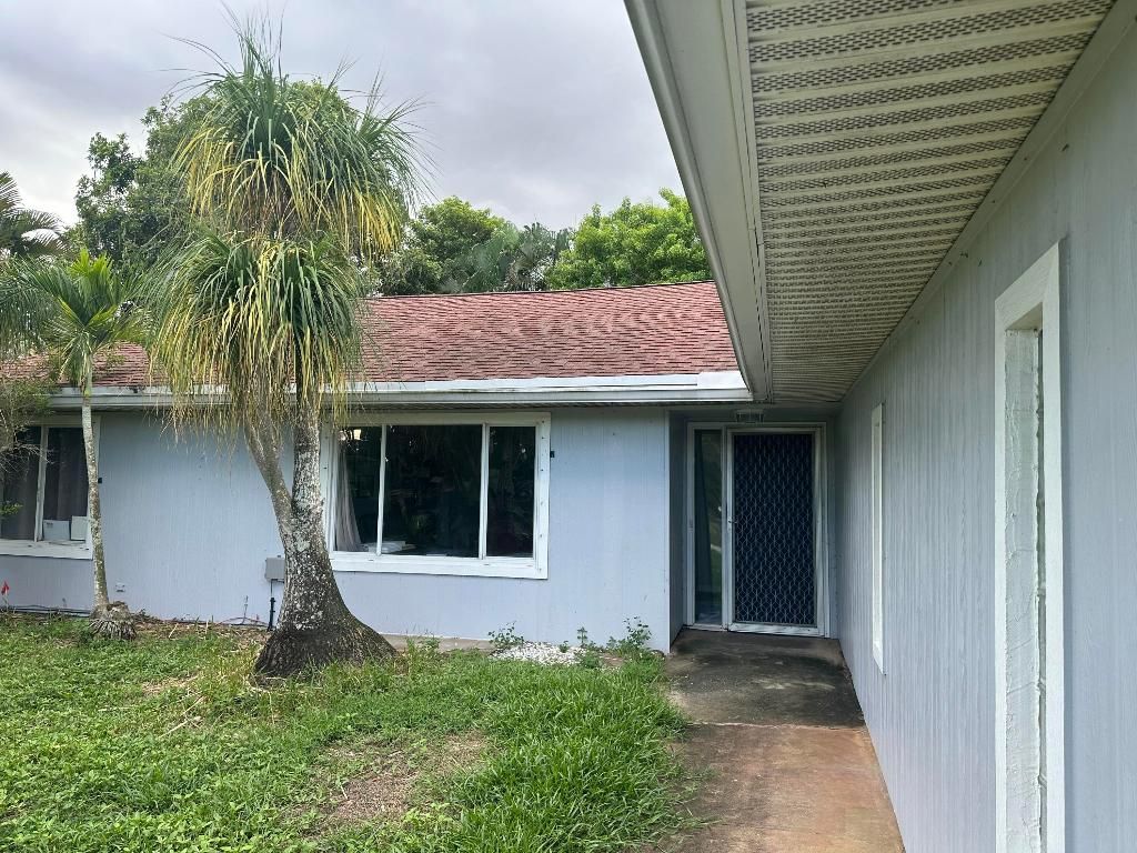 Photo of 8812 SE Sandridge Avenue, Hobe Sound, FL 33455 (MLS # R11145321)