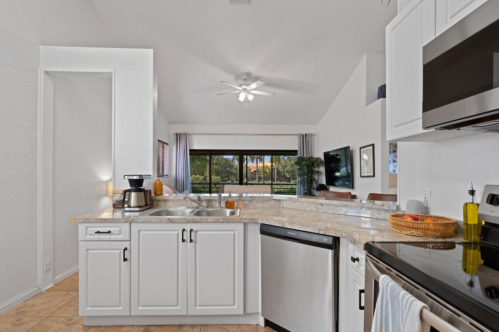 Photo of 5 Via De Casas Sur #201, Boynton Beach, FL 33426 (MLS # R10928594)
