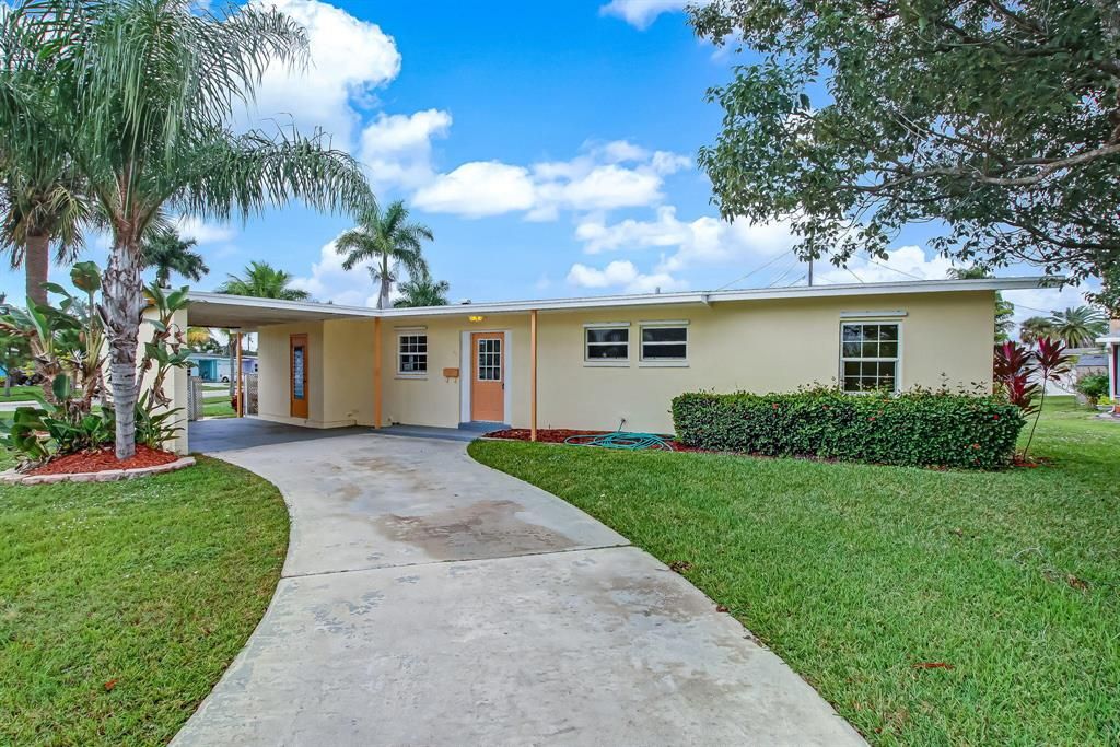 Photo of 1111 SE Mayfair Lane, Port Saint Lucie, FL 34952 (MLS # R10759277)