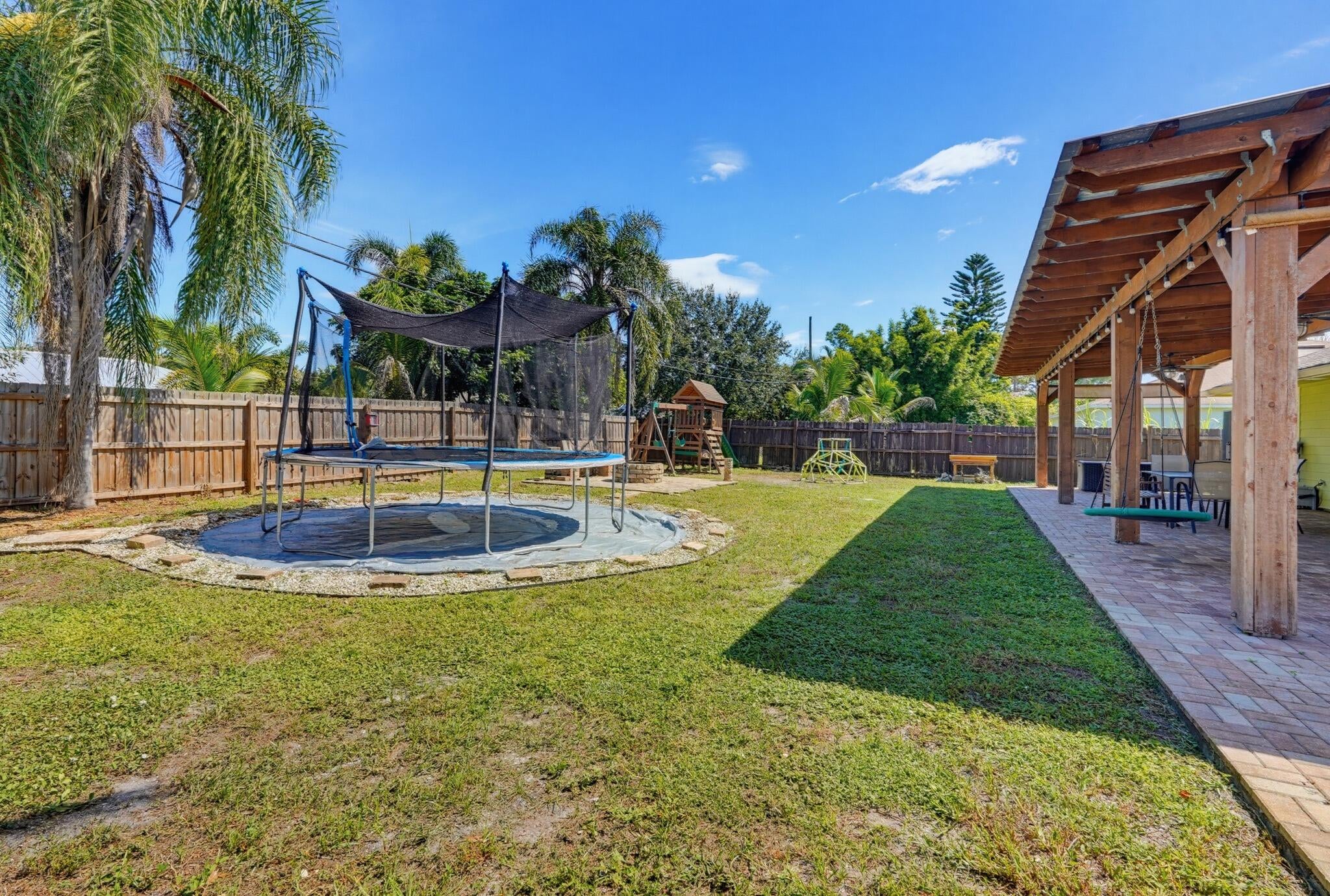 1817 SW OPEN VIEW Drive