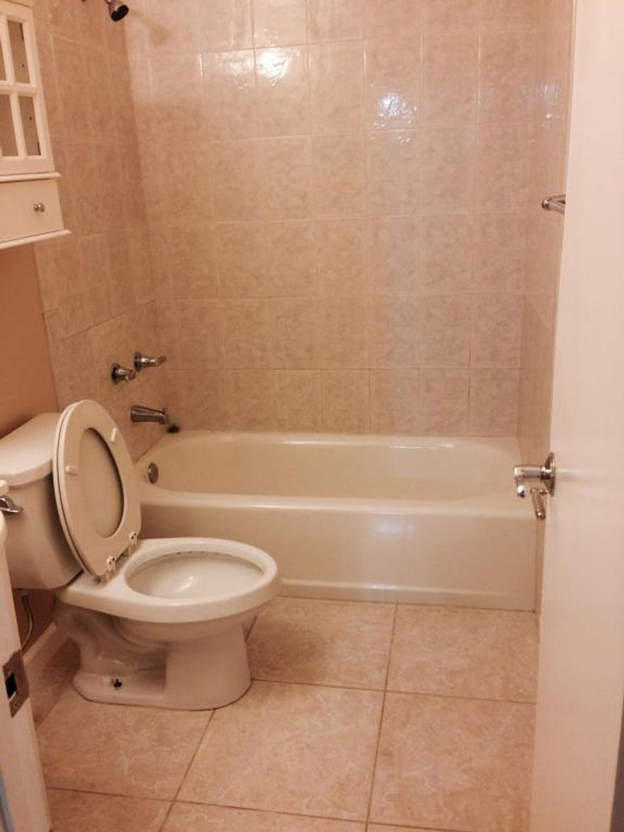 Beautiful unit ,recently renovated.All appliances included.