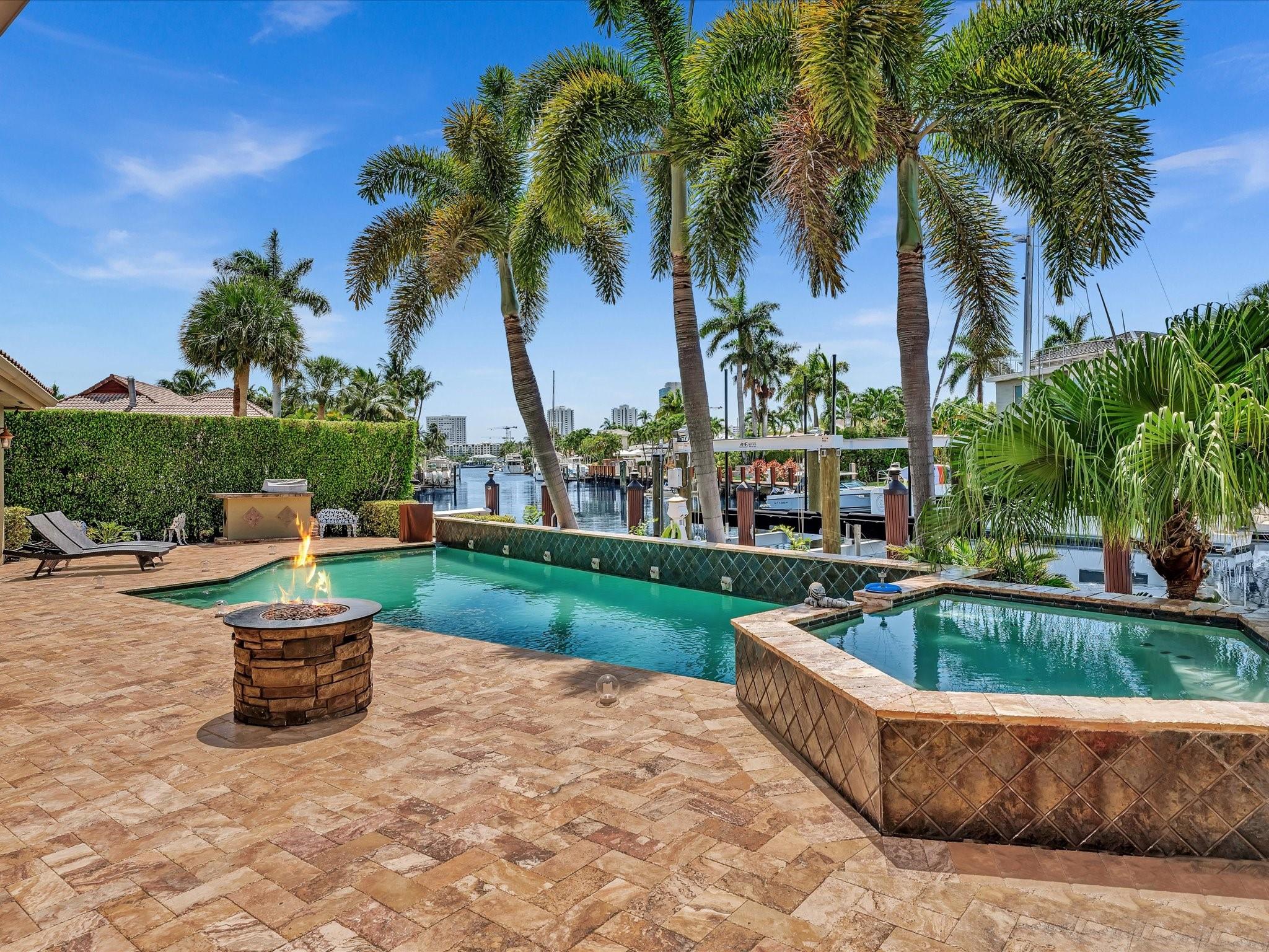 SANTA BARBARA SHORES - Residential