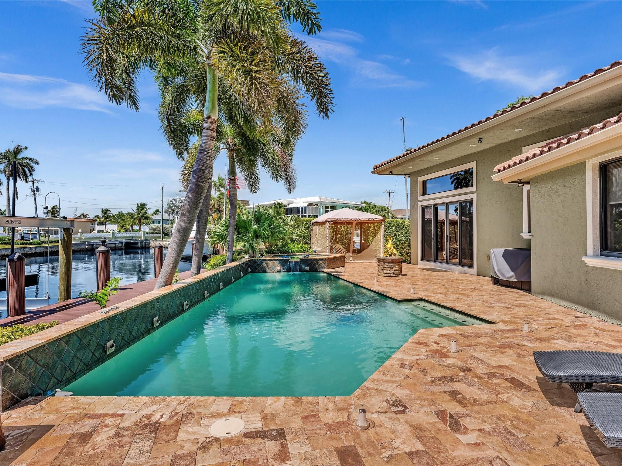 SANTA BARBARA SHORES - Residential